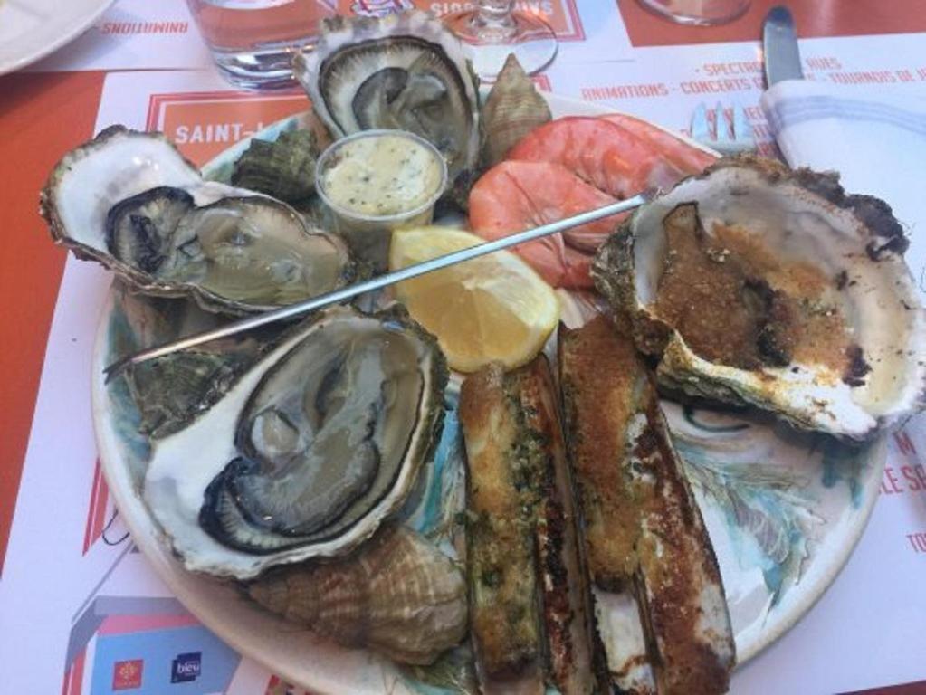 セットLes Poissonsアパートメント エクステリア 写真